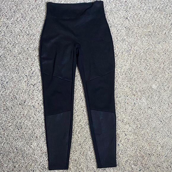Assets Red Hot Label by SPANX Black High-Waisted Leggings Sz L - Picture 1 of 5